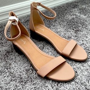 Qupid Strappy Nude Sandal - NWOT